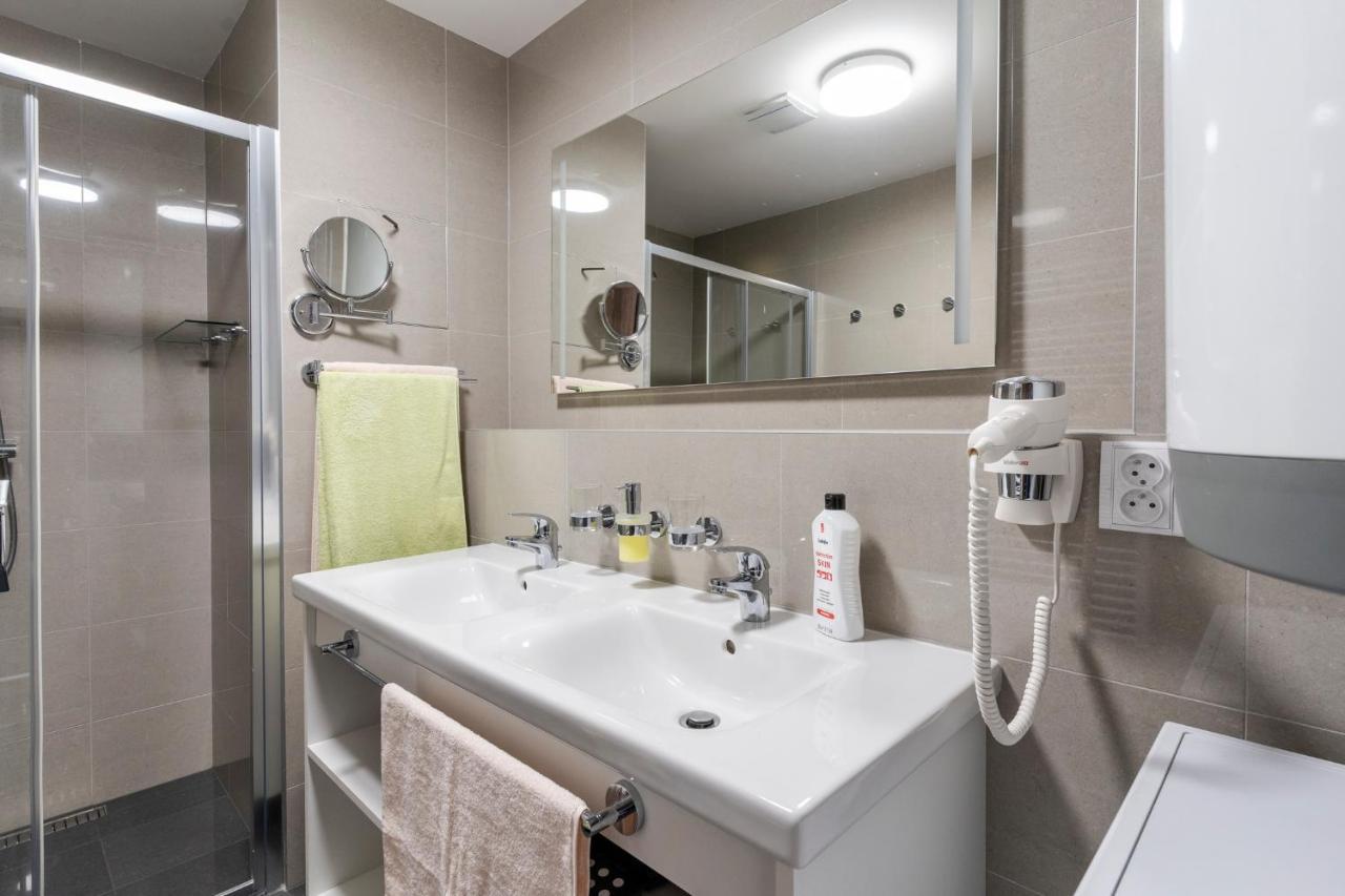 Apartman Horni Misecky - Luxusni Ubytovani Pro Dve Rodiny S Detmi Buitenkant foto